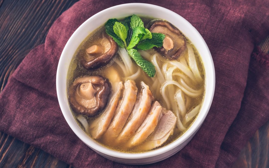 Nouilles ramen maison à la truffe blanche et à l’huile de sésame