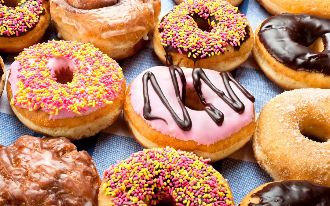 Donuts fourrés à la confiture de cerise noire