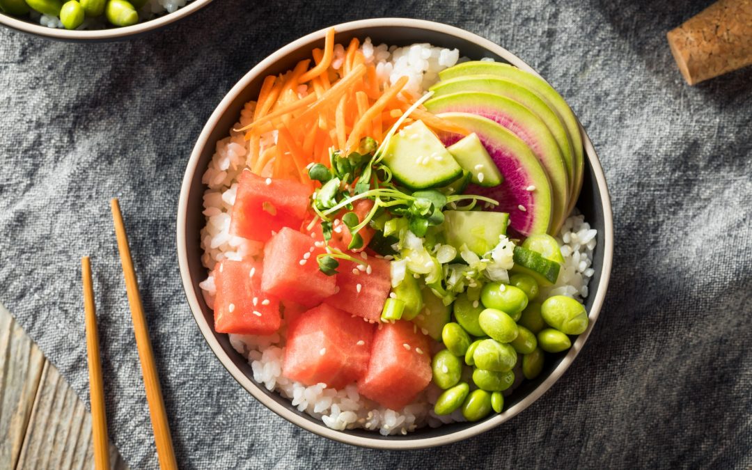 Poke Bowl au saumon et aux avocats