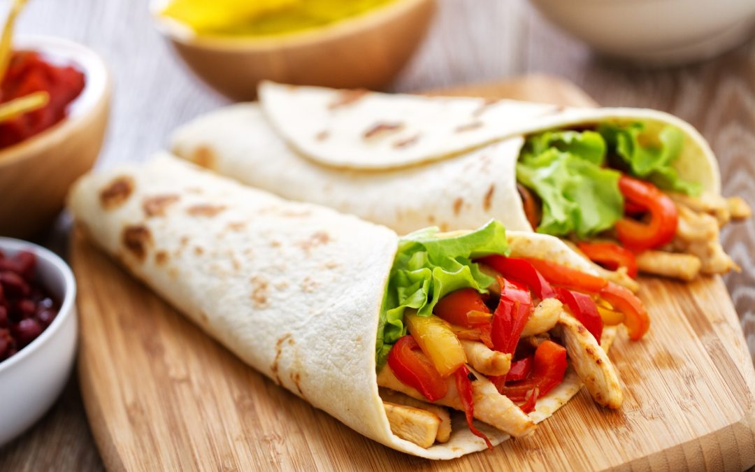 Fajitas de poulet à l’avocat et aux poivrons grillés