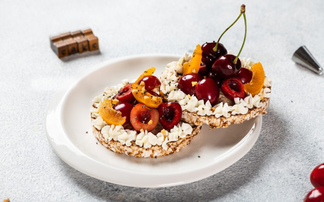 Gâteau à la crème de noix de coco et aux pêches grillées