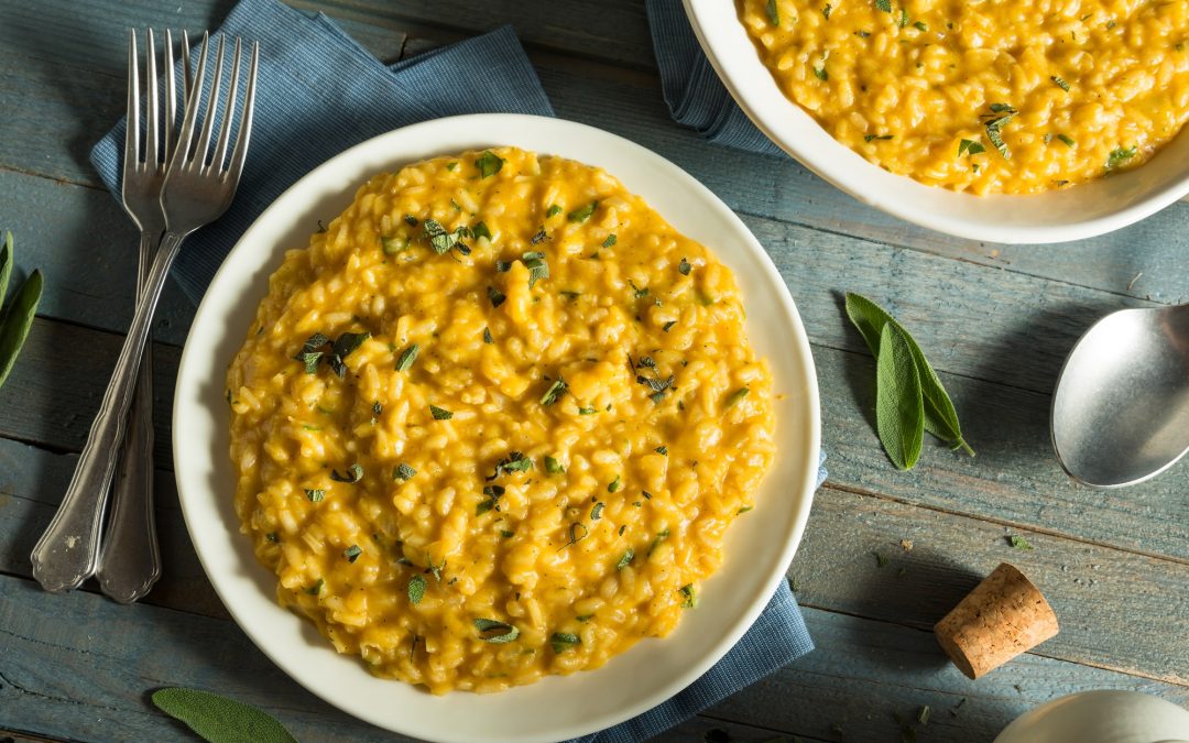 Risotto à la courge butternut, à la sauge et aux noisettes grillées